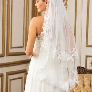 White Two-tier Lace Applique Edge Elbow Bridal Veils With Lace